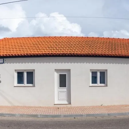 Δωμάτια σε οικογενειακή κατοικία Perto Do Mar, Local *