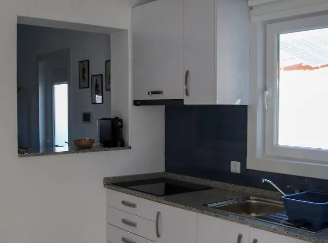 Quarto em Acomodações Particulares Perto Do Mar, Local *